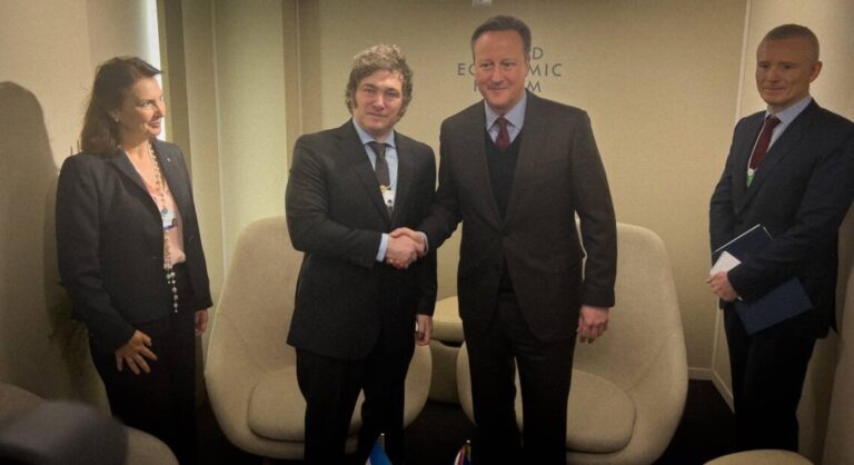 David Cameron, declarado persona “no grata” en Tierra del Fuego