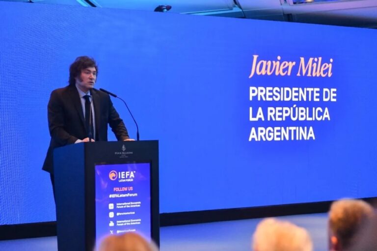 Milei confirmó que dará de baja 70 mil contratos de empleados públicos