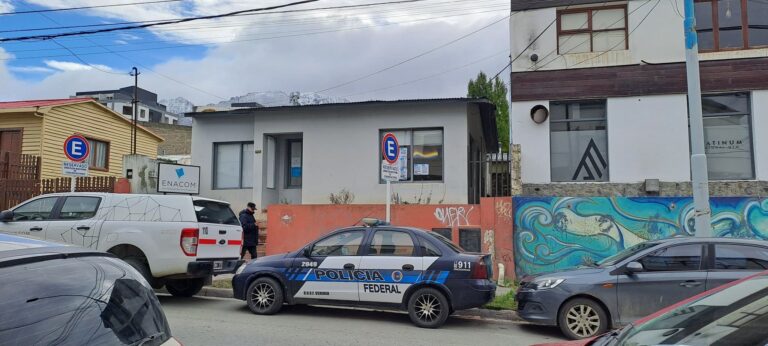 Incertidumbre de trabajadores tras el cierre de ENACOM