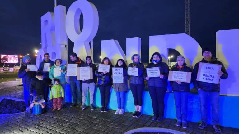 Marcha nacional de los damnificados UVA se replicó en Río Grande