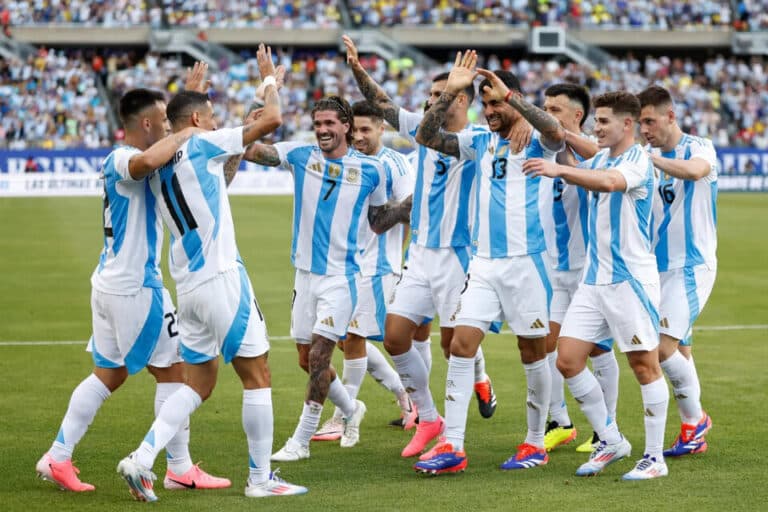 Argentina se enfrenta a Chile por la Copa América