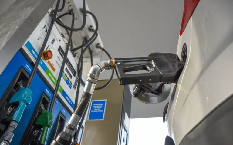 Sin freno: ya rige el sexto aumento de combustibles