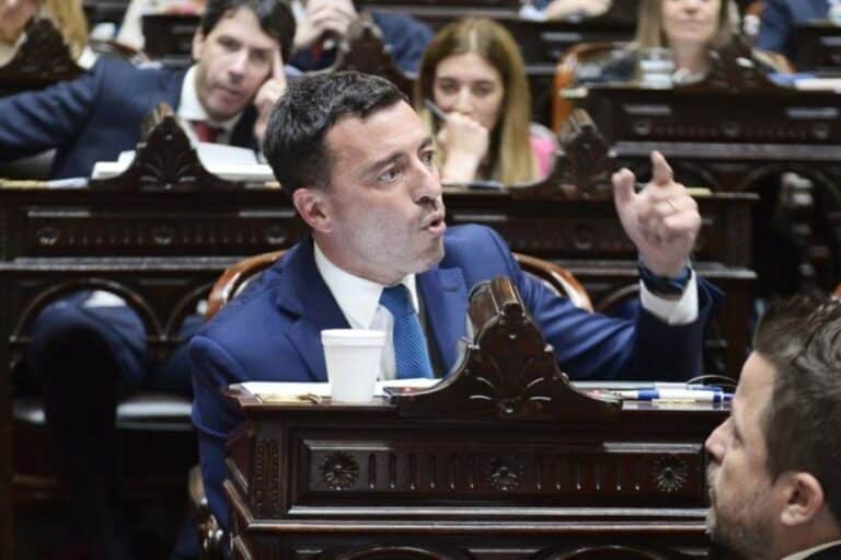 De Loredo propuso eliminar las exenciones de impuestos que benefician a Tierra del Fuego