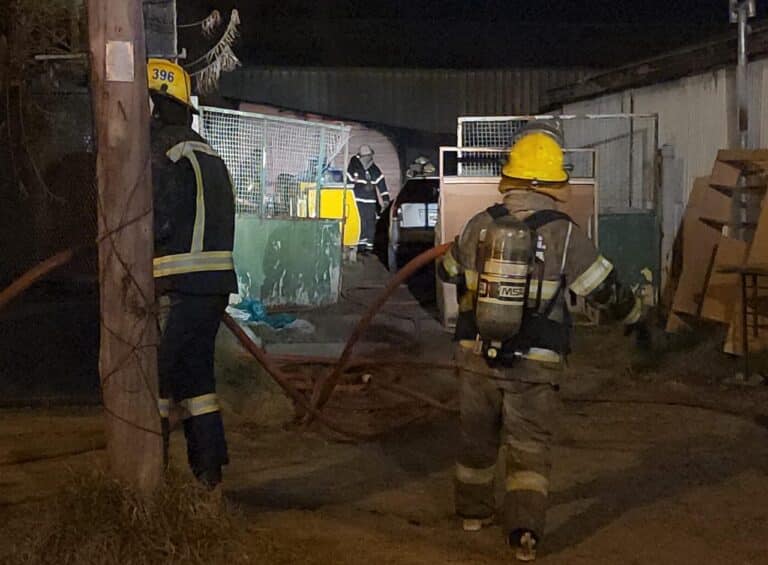 Tres personas lograron escapar a tiempo de un incendio