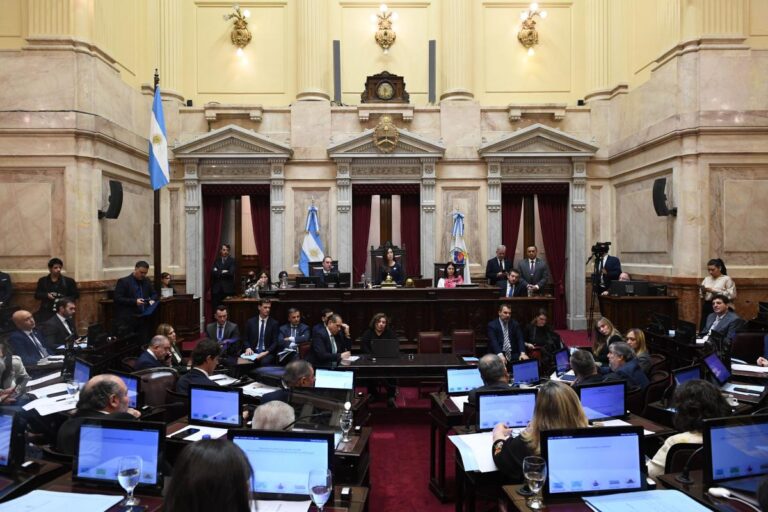 Tras las críticas, senadores dan marcha atrás con su aumento