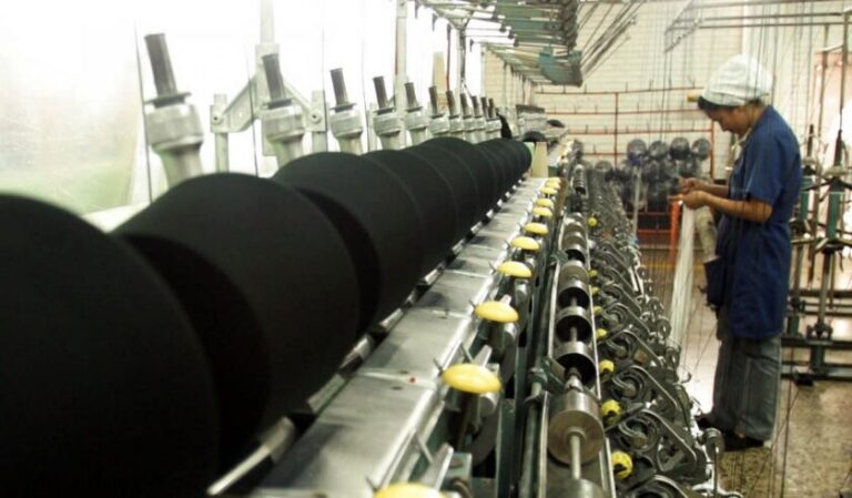 Incertidumbre en el sector textil: Melella se reúne con gremios