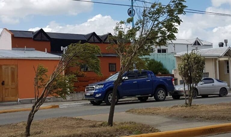 Alerta naranja: suspenden las clases en turno noche y los actos públicos