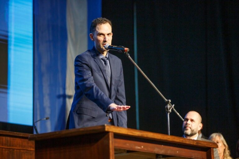 “No es casualidad que hoy tengamos 88 mil vecinos que están en la pobreza”