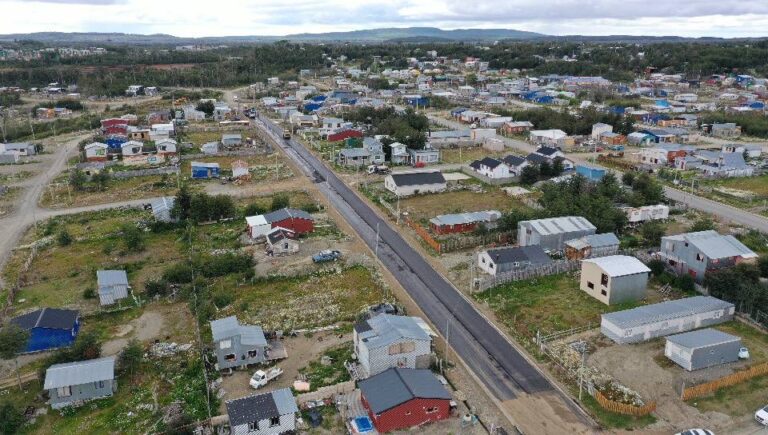 Tolhuin avanza con las obras de pavimentación