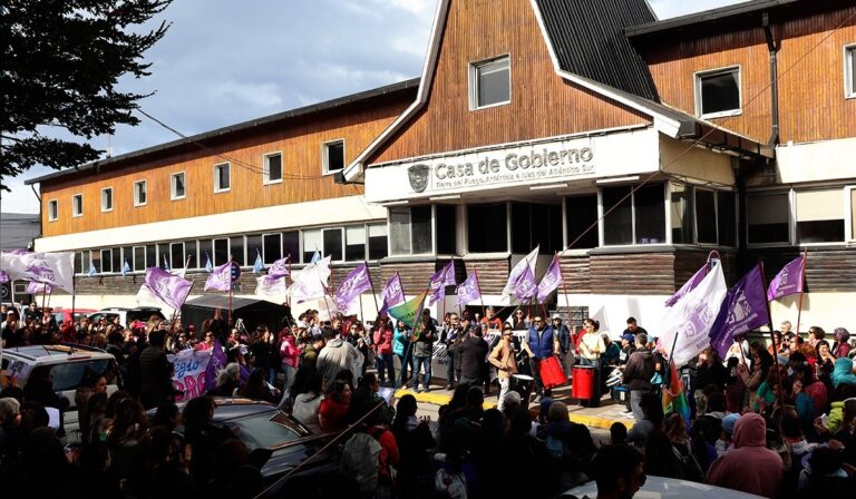 La paritaria docente se retoma el lunes y exigen que no haya descuentos por desobligaciones