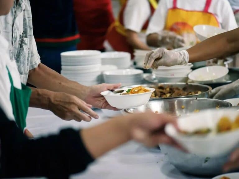 Más de 70 comedores y merenderos reciben asistencia del Municipio