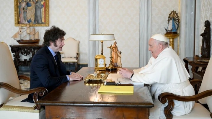 Javier Milei viajará al Vaticano al funeral del Papa Francisco