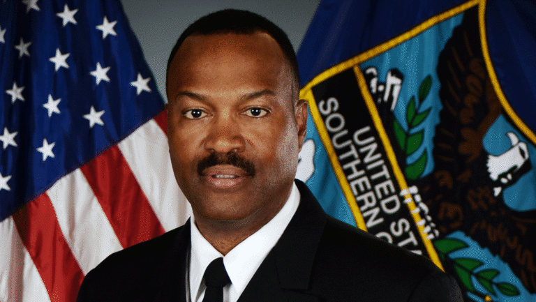 El nuevo jefe del Comando Sur de Estados Unidos llega a Ushuaia