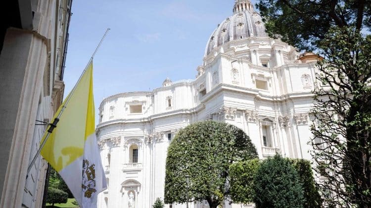El Vaticano confirmó que el Papa Francisco murió tras sufrir un derrame cerebral