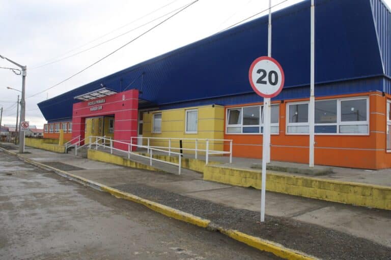 Padre denunció que su hijo, diagnosticado con TEA, fue brutalmente agredido en la Escuela 44