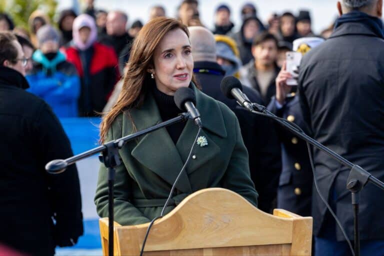 “Nuestro país debe definir una política clara y sin ambages de su defensa nacional”