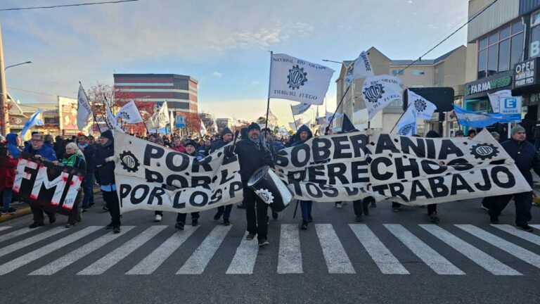 Protestas en Río Grande: otra vez, los trabajadores ponen el cuero por las empresas