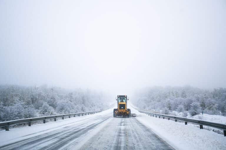 Por la acumulación de nieve, advierten transitar con extrema precaución en la Ruta 3