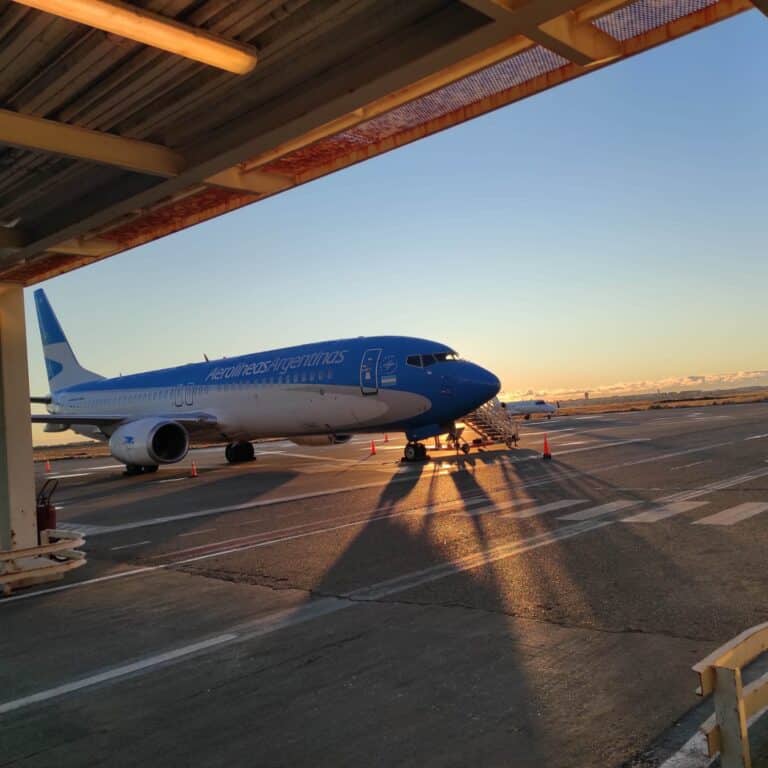Avión fue alcanzado por un rayo mientras volaba a Río Grande