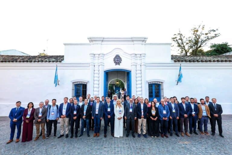 “La autonomía de los municipios no se negocia”