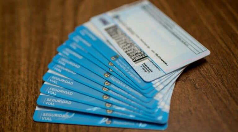 El Gobierno ya emite las licencias de conducir para profesionales