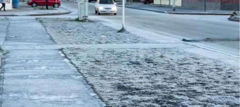 Llegó la nieve y recuerdan la obligación de mantener limpias las veredas