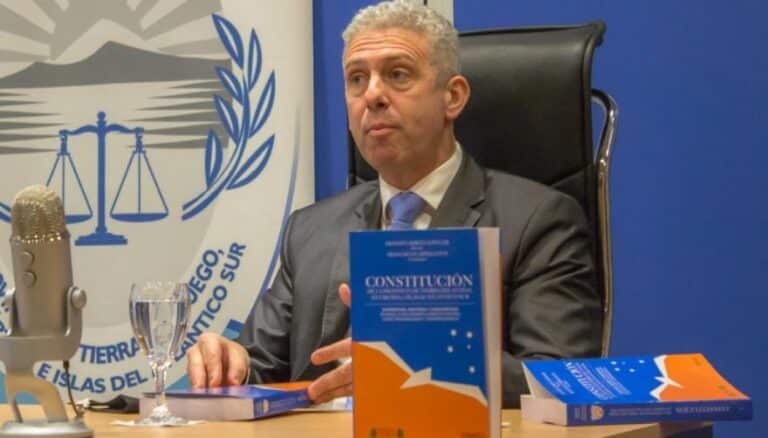 Recusado y apartado: Le soltaron la mano a Löffler y no podrá tratar la Reforma de la Constitución