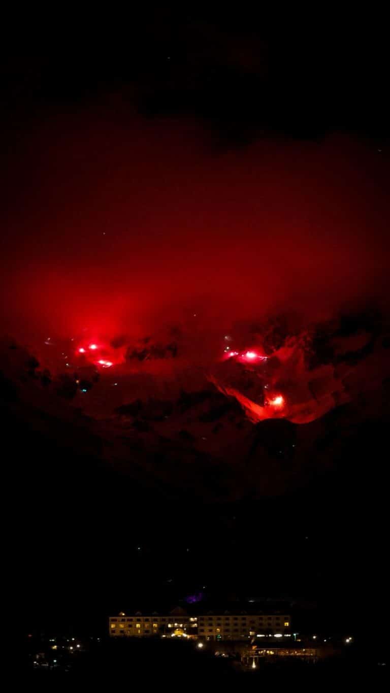 Impactante y emotiva bajada de Antorchas en el Glaciar Martial