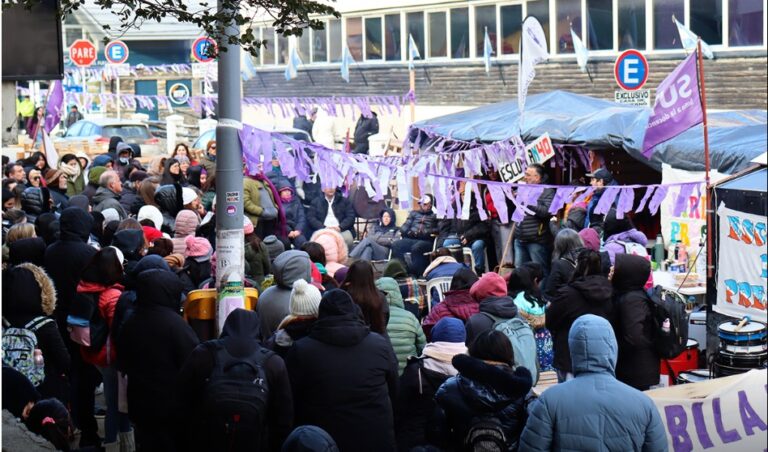 Tras cuatro días de acampe educativo, los docentes van al paro este viernes