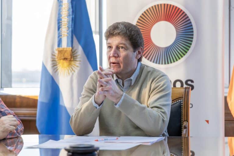 Melella le exigió “explicaciones públicas” a Luis Petri por reuniones de funcionarios de Defensa en la Embajada Británica