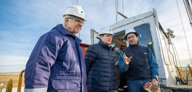 Roch comienza la retirada y oficializa la entrega de una parte de sus áreas a la provincia