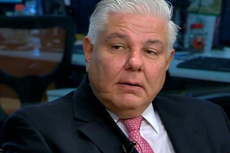 Otro senador libertario contra la industria: “Sería más barato pagarle los sueldos a los que trabajan en la isla”