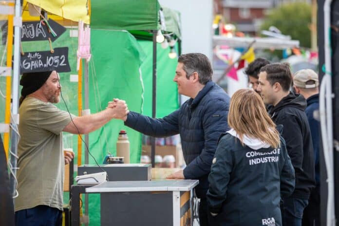 photo_5111981667999484820_y